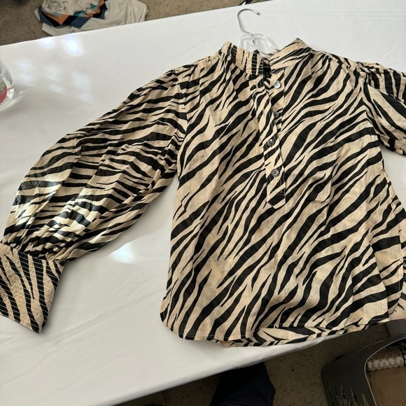 Banana Republic Animal Print Blouse - Picture 2 of 8